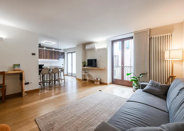 Giardino Di Romeo, 100m Dal Teatro